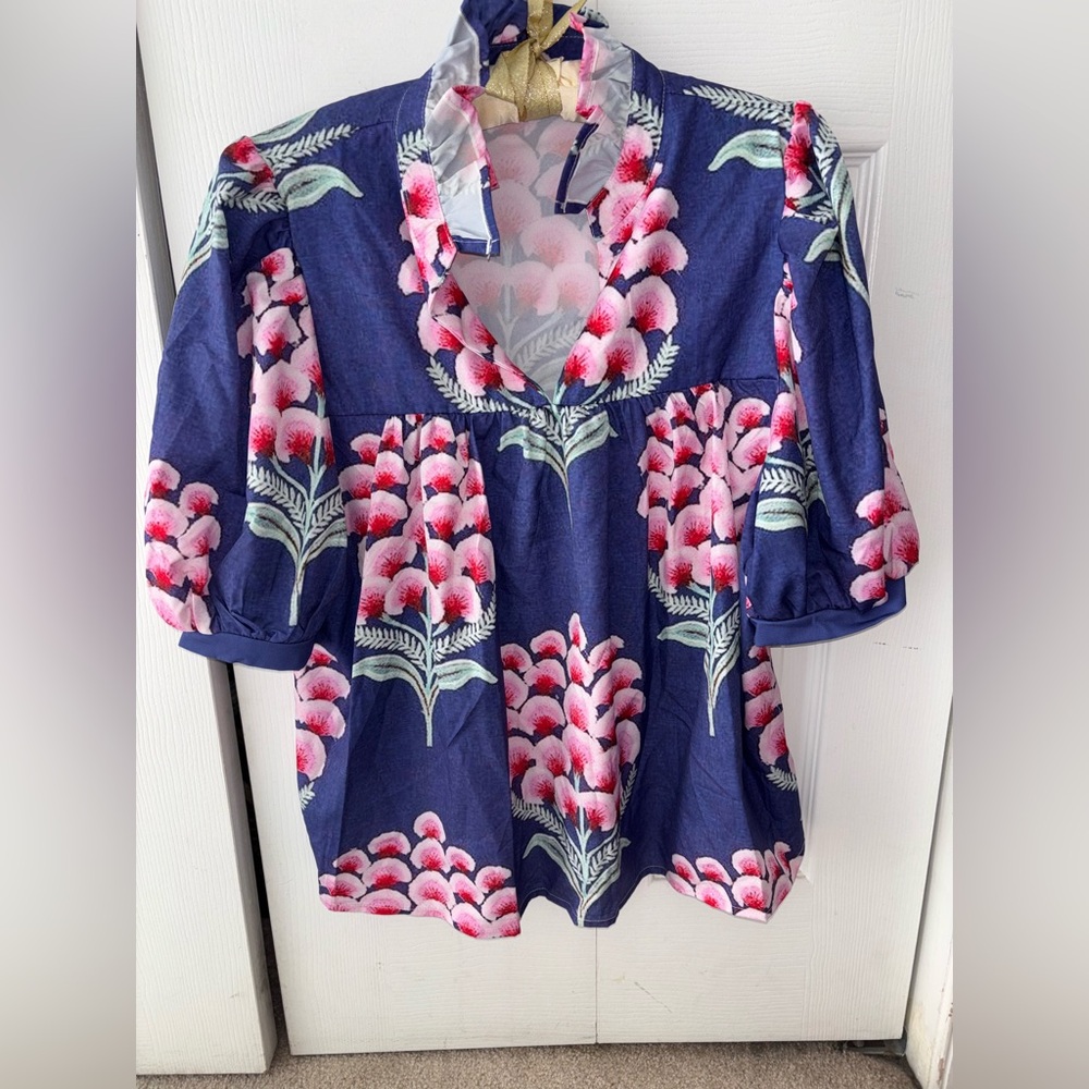 New Elodi Boutique Navy Floral Flowy Pullover L